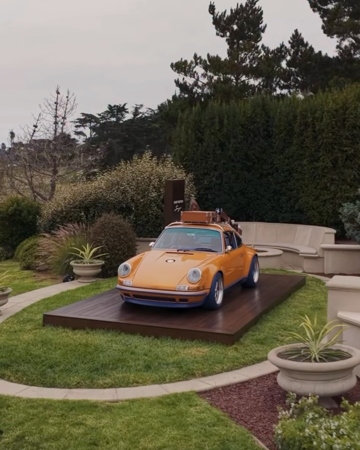 Louis Vuitton and Singer bespoke Porsche 911 interior craft detail